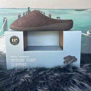 UNISEX memory foam slippers.